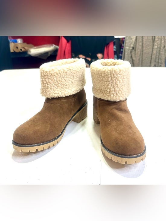 Shoes - Women’s Brown Sherpa Cuff Ankle Boots Size 39 US 8.5 Faux Suede Lug Sole